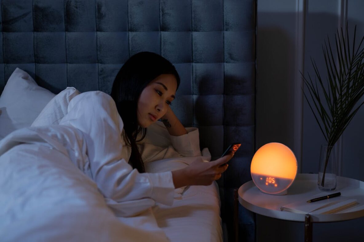 girl-looking-at-her-phone-in-bed